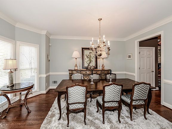 3rd image of 815 Dewfield Ct