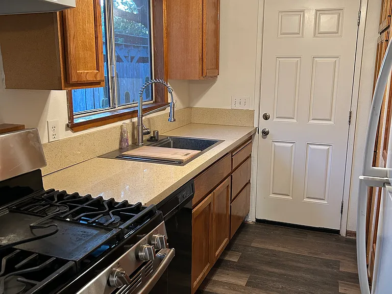 127 N Pueblo Ave — Photo 5