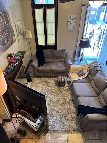 430 Burgundy St — Photo 4