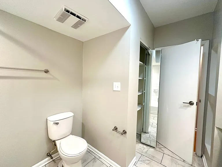 2801 W Logan Blvd #2R — Photo 3