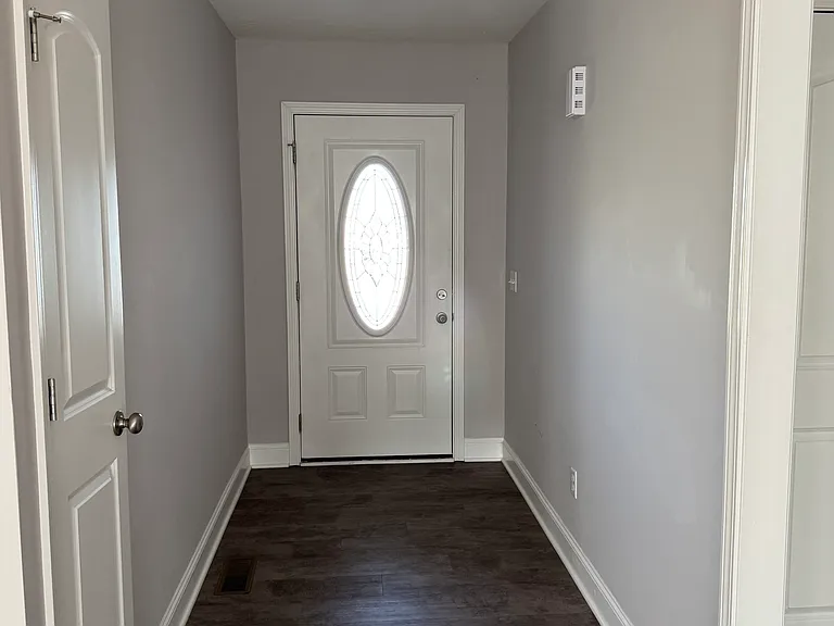 557 Labrador Dr — Photo 15
