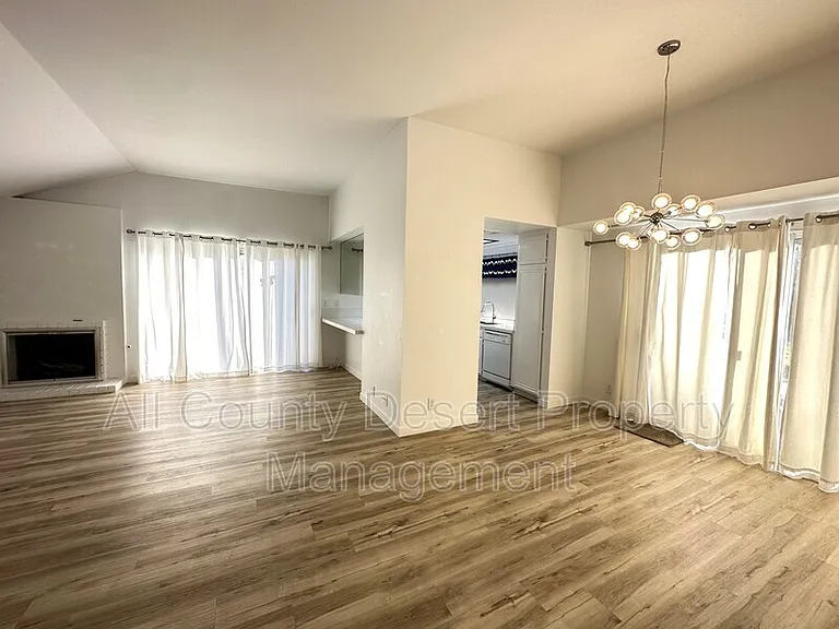 1675 Fairway Cir — Photo 2