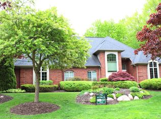 3719 Cedar Brook Dr, Rochester Hills, MI 48309