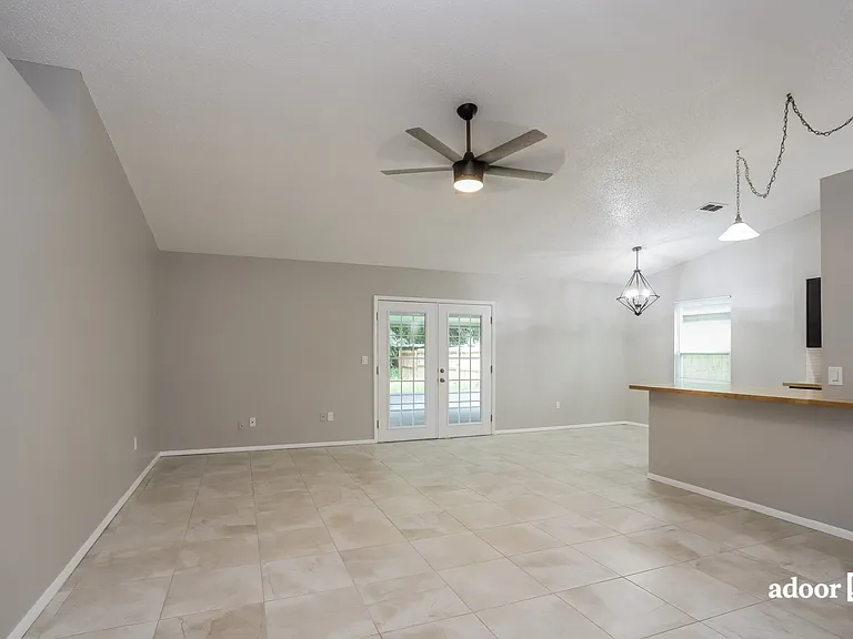 11329 Maybrook Ave — Photo 4