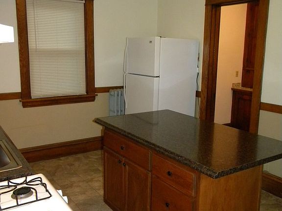 4th image of 742 Buchanan St NE