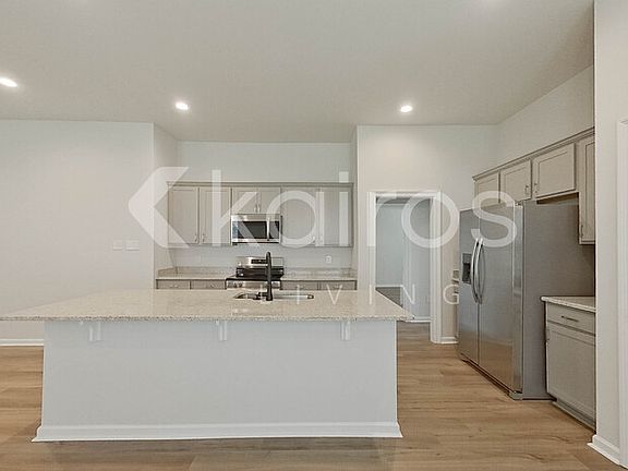 5th image of 13963 Barrington Ave