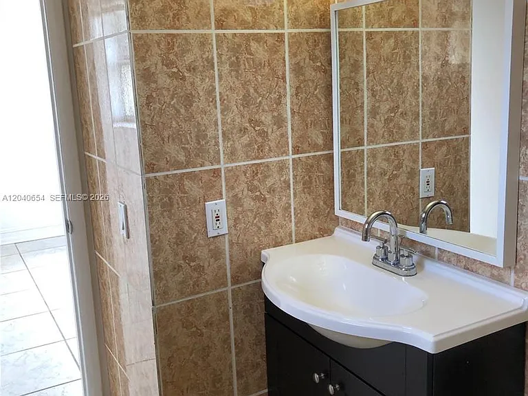 444 SW 4th St #404 — Photo 21