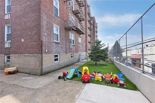 Sold by NextDoor Realty | media 6