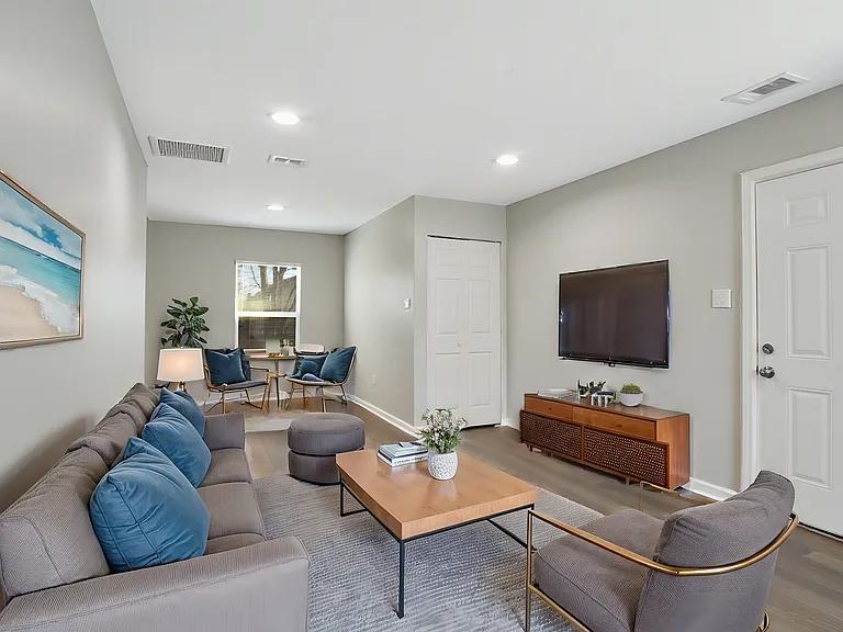 6205 Lovett Ave #L — Photo 1