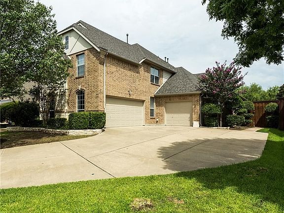 4th image of 2420 Lakewood Dr