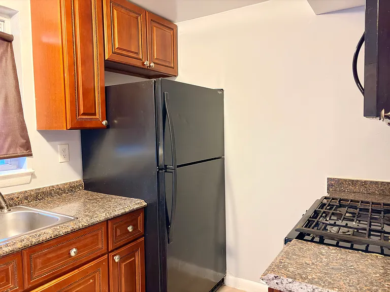 1307 E Madison St — Photo 14