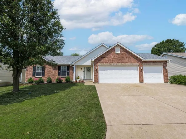 275 Hunters Chase St, Winfield, MO 63389