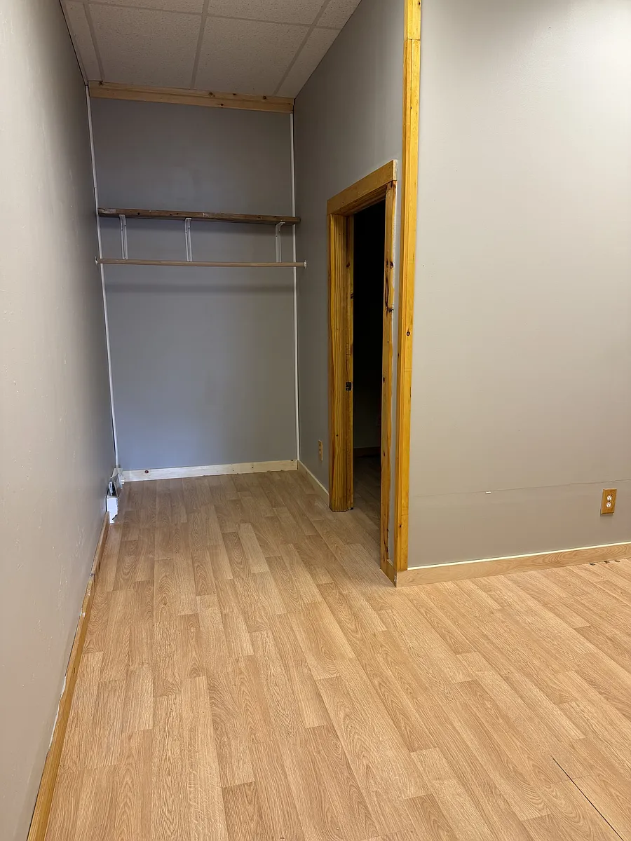 Building Photo - 15 N Lake Ave #5