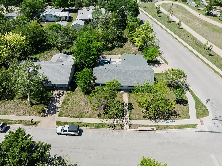 7706 Delafield Ln — Photo 37