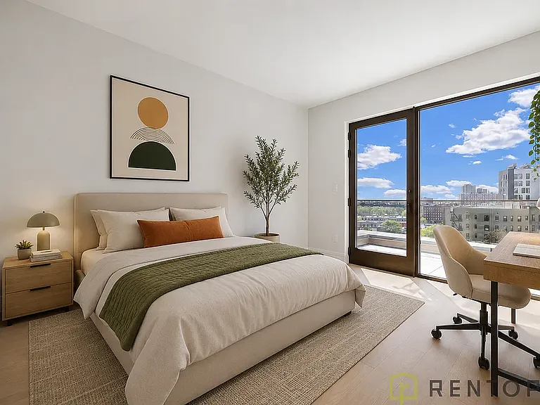 960 Franklin Ave #712 — Photo 5