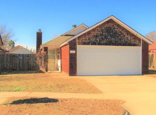 2147 S Robinson Ave, Moore, OK 73170