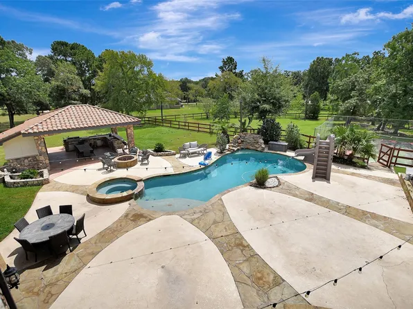 20 Lakefield Blvd, Magnolia, TX 77355