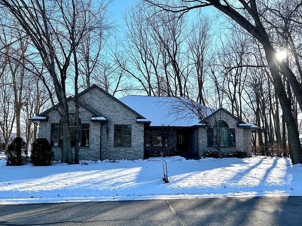 1st image of 228 Parkwood Dr