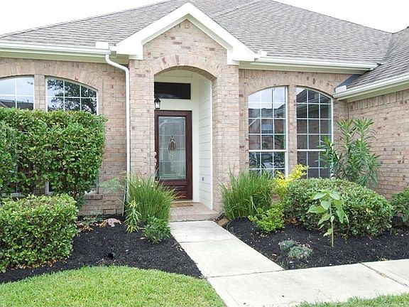 2nd image of 11610 Columbia Pines Ln