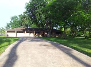 2808 N Valderas St, Angleton, TX 77515