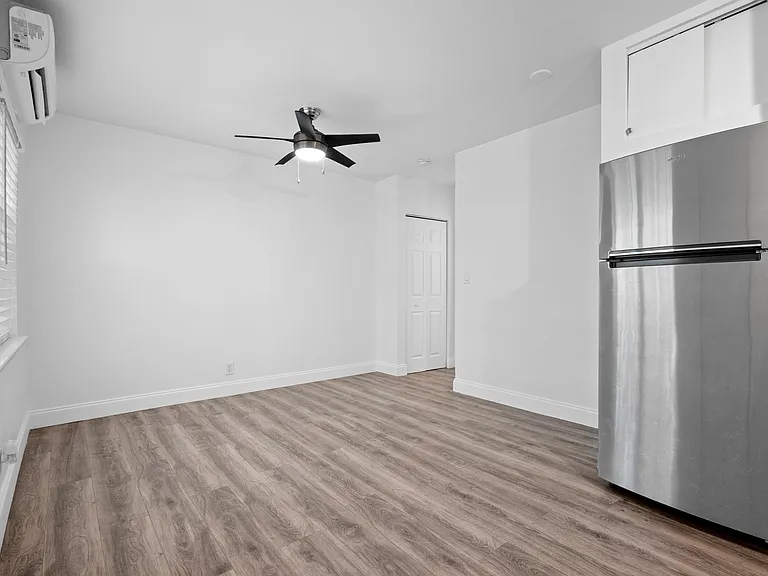 1100 NE 11th Ave #4 — Photo 6