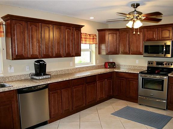 4th image of 880 Dolphin Ave
