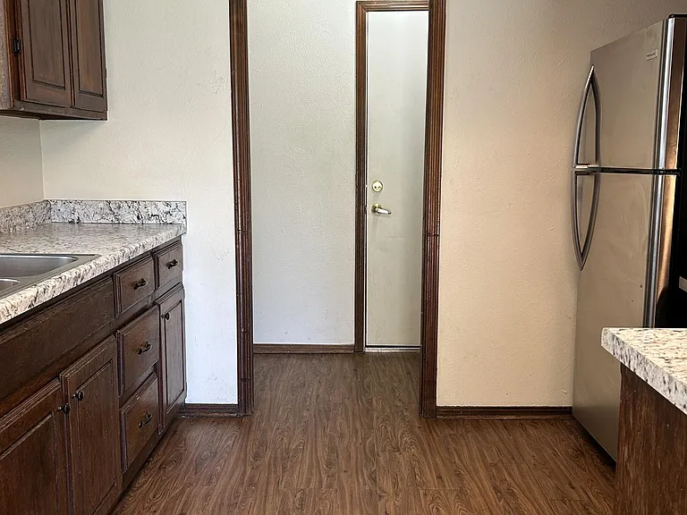 214 Falcon Ct — Photo 7