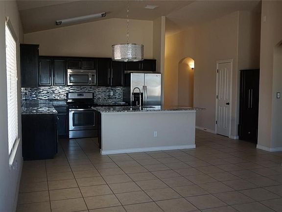 3rd image of 5828 Megan St