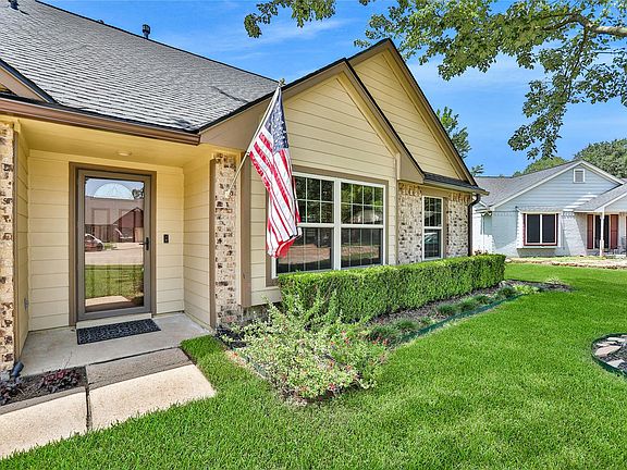 2nd image of 20015 Jasperwood Cir