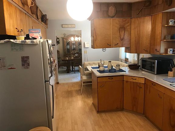 4th image of 812 N Logan St