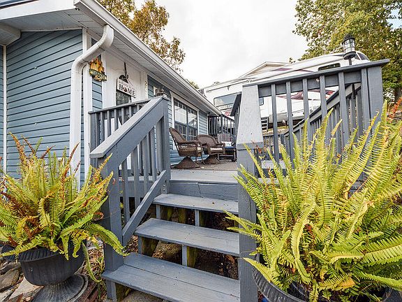 3rd image of 2819 Mountain View Dr SE