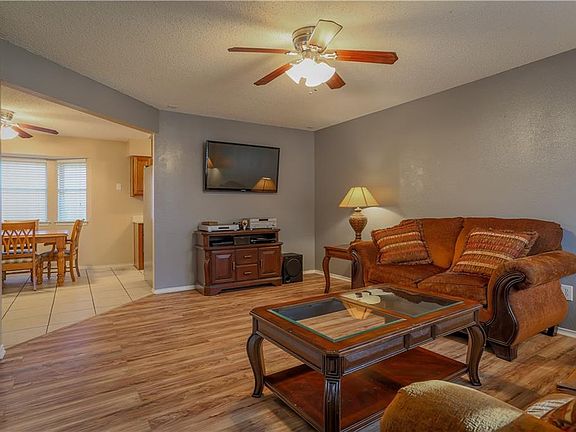 3rd image of 908 Loganwood Dr