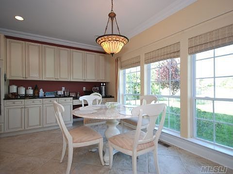 5th image of 41 Hamlet Dr