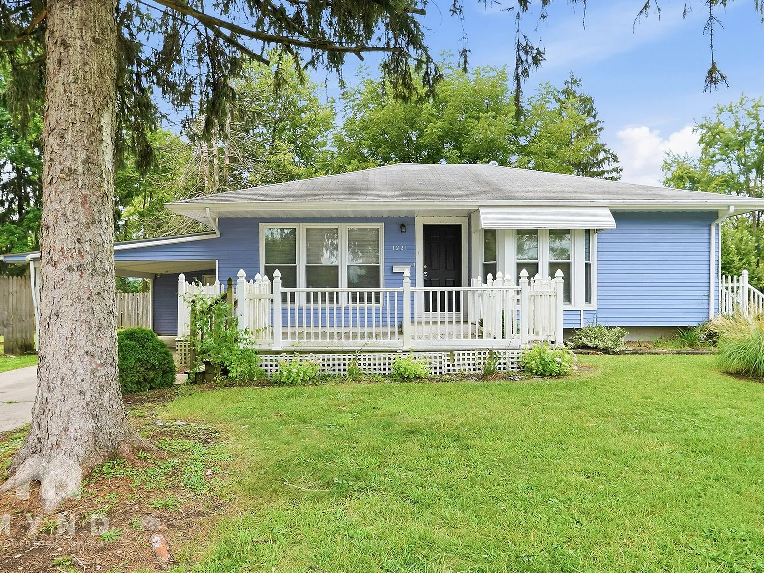 3 bed, 1.0 bath, 1590 sqft, $2,133 — Photo 1