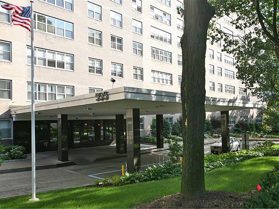 4th image of 555 Kappock St APT 15L