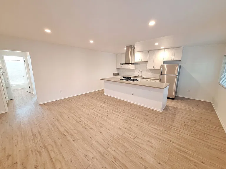 12625 Pacific Ave #3 — Photo 2