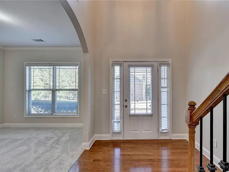 522 Suwanee Oaks Dr — Photo 4
