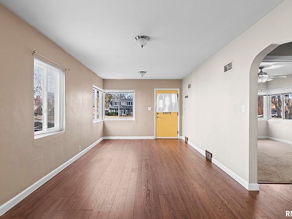 5th image of 2029 S Walnut St