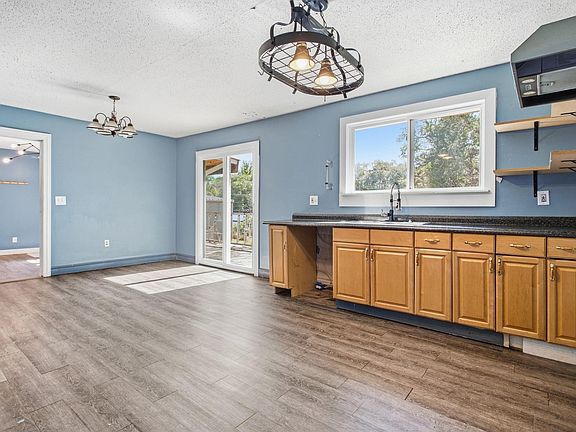 5th image of 3 New Perry Rd