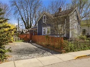 21 Clinton Ave, Newport, RI 02840