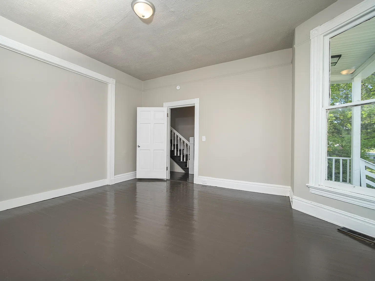 4 bed, 1988 sqft, $2,364 — Photo 4