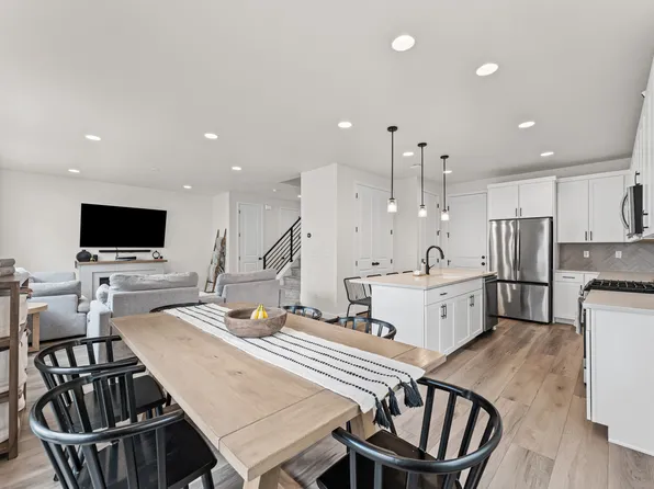 6632 S Glade Creek Dr, West Jordan, UT 84081