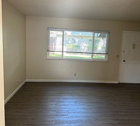 3rd image of 1462 Manzanita Ave APT 8