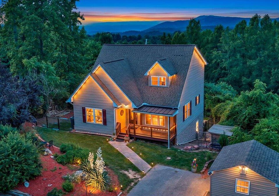 1st image of 20 Wood Ridge Dr NE