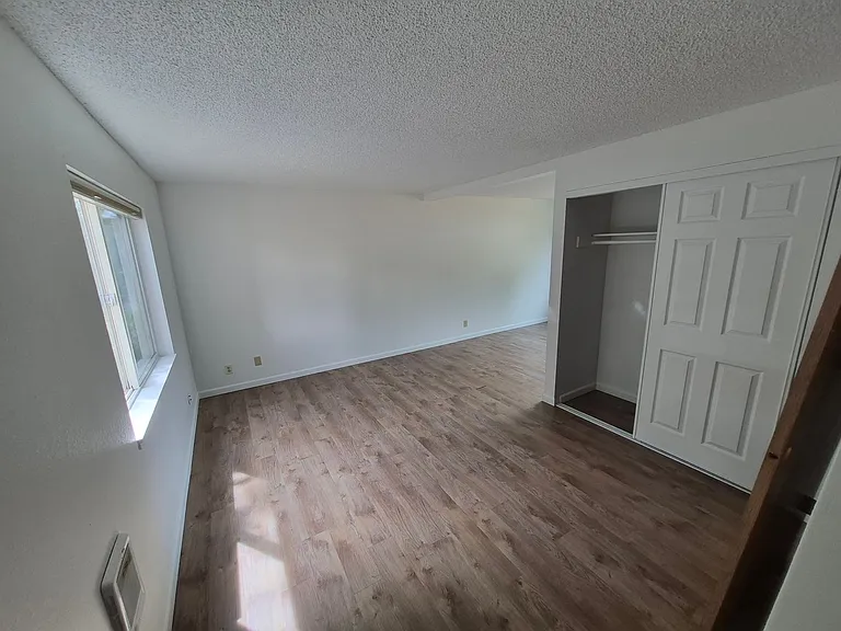 724 NW 4th St — Photo 3