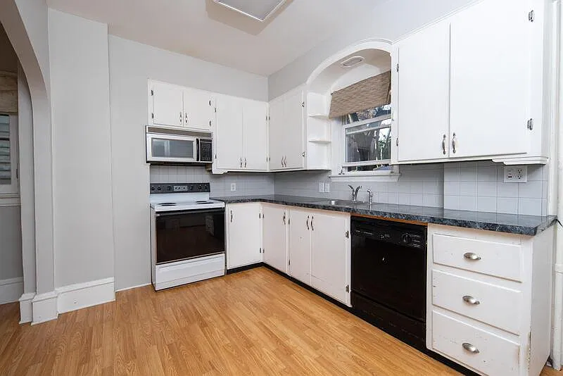 4 bed, 2.0 bath, 1750 sqft, $2,700 — Photo 2
