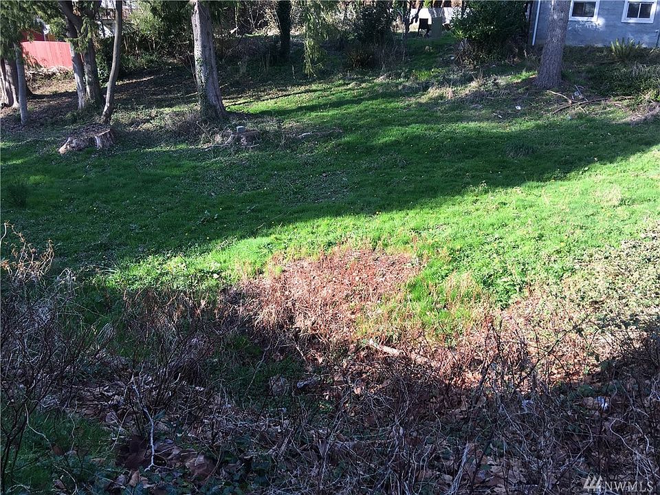2nd image of 1067 Central St SE