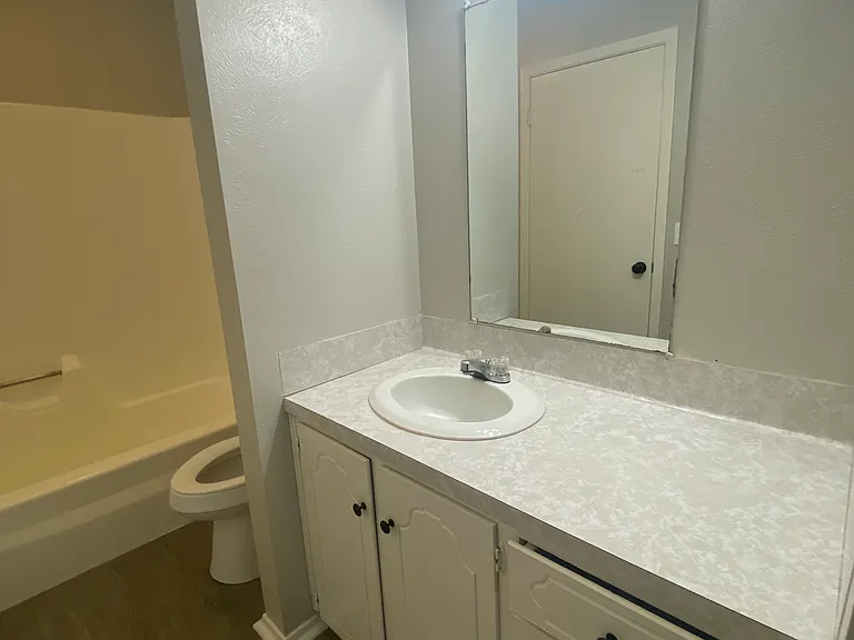 4047 Lakeshore Dr #C8 — Photo 8