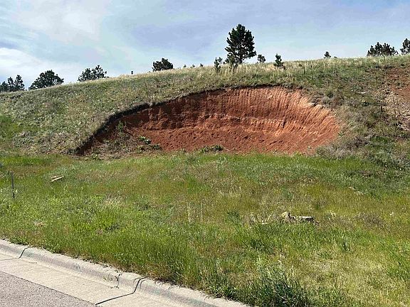 3rd image of 2635 Meadows Dr