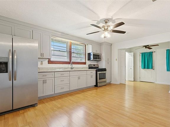 3rd image of 8007 Drum St